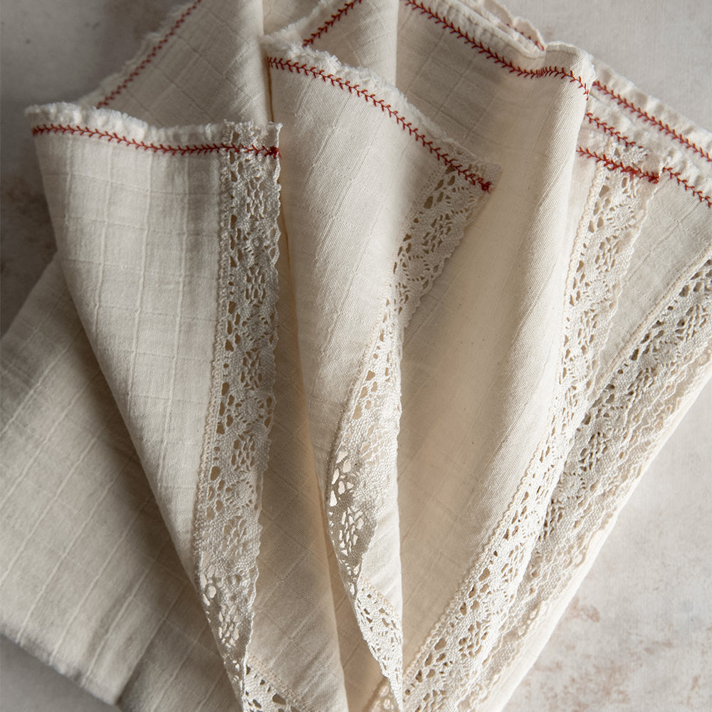 & Cotton Lace Tablecloth