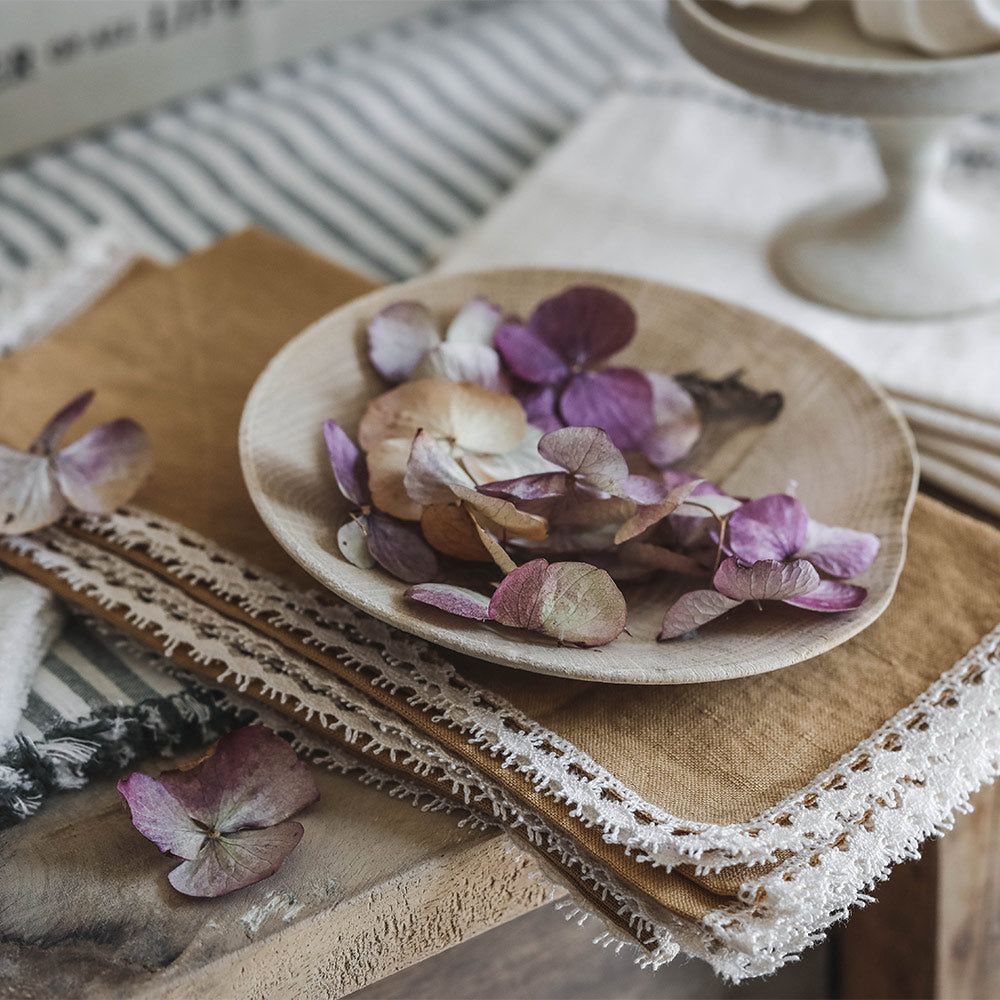 & Linen Lace Napkin Set