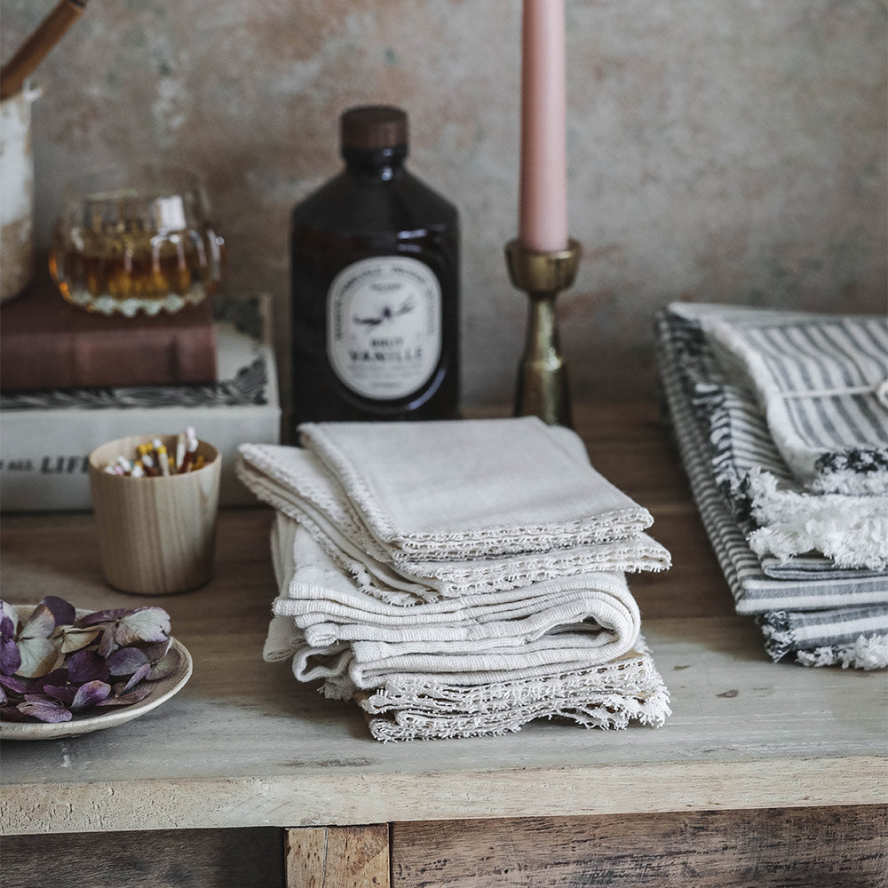 & Linen Lace Napkin Set