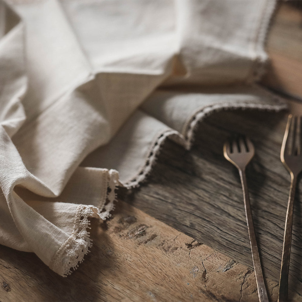 & Linen Lace Napkin Set