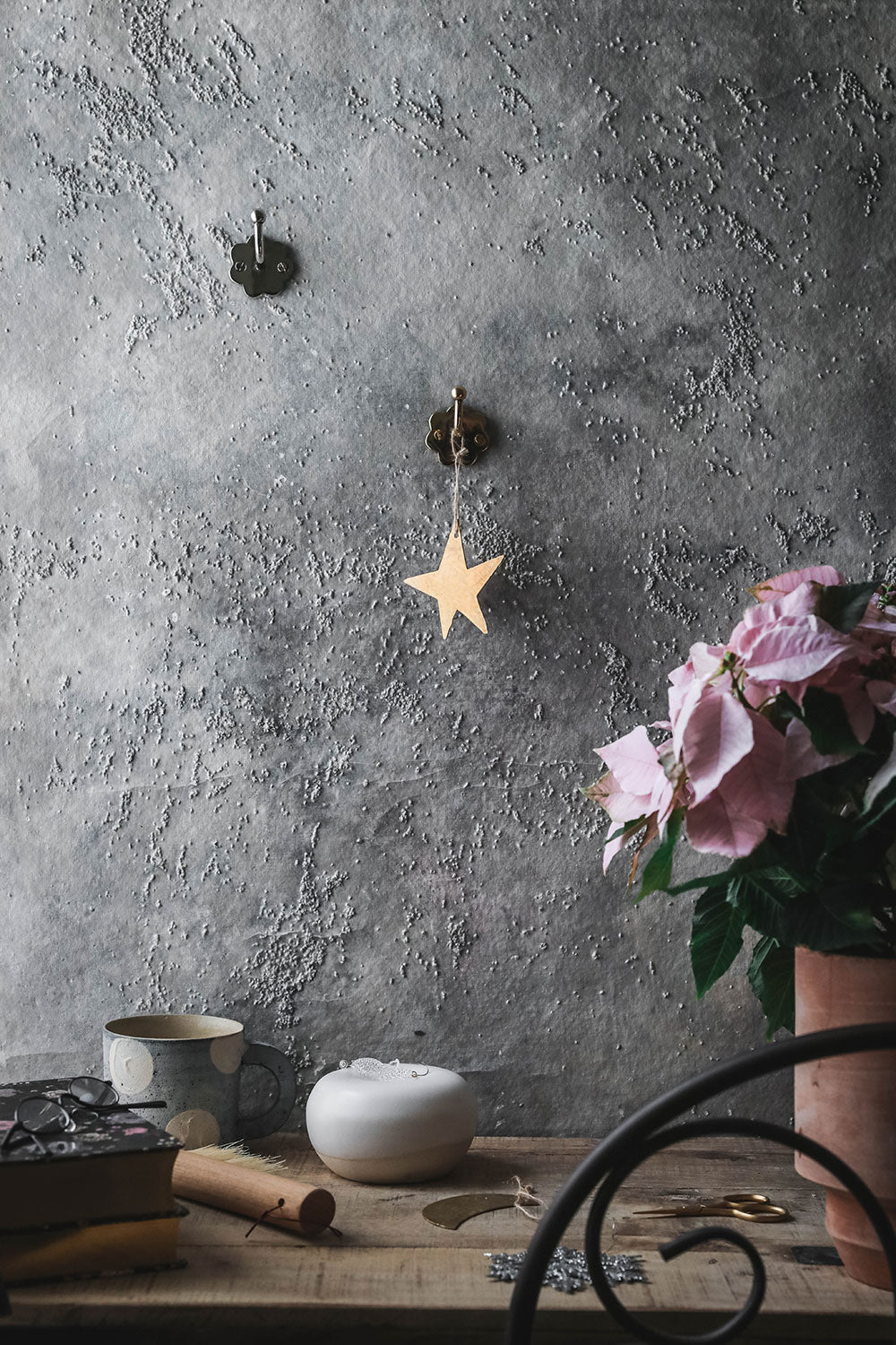 Hooks Yellowbell & Bars - Unlacquered Brass